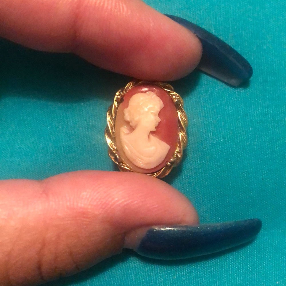 Small Cameo Pin